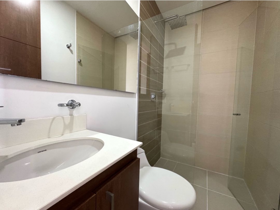 VENDEMOS APARTAMENTO CERCA AL CENTRO COMERCIAL EL TESORO — foto 6