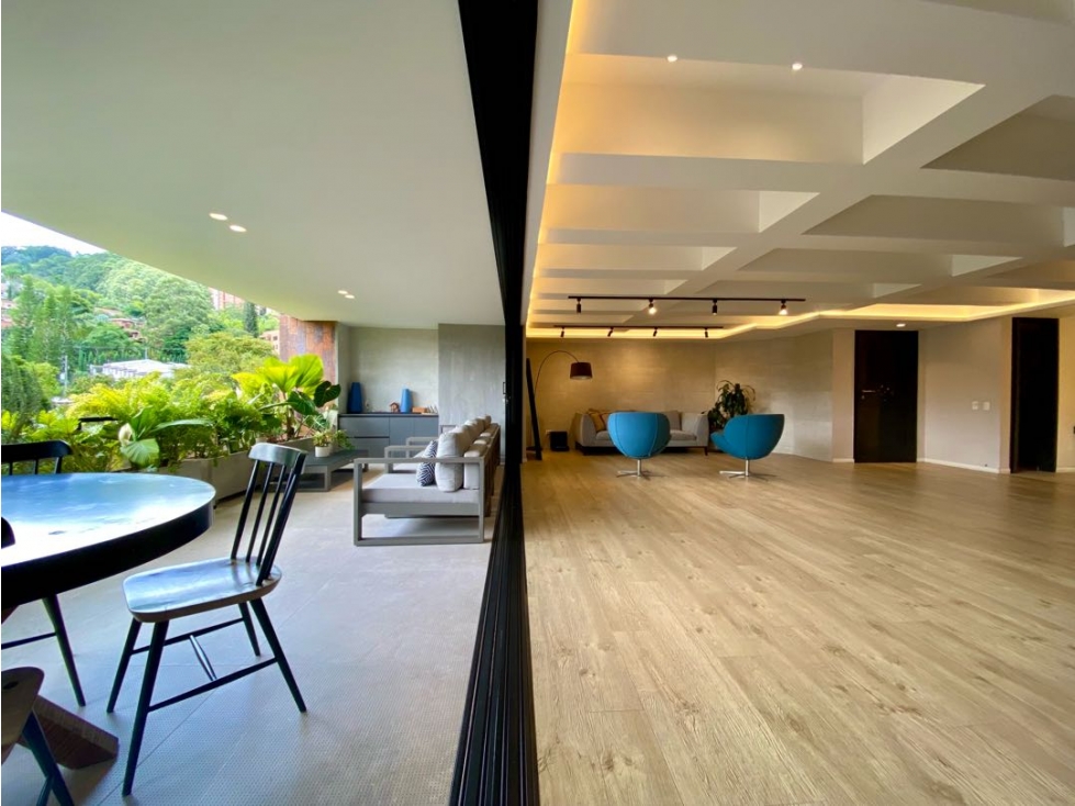 VENTA DE APARTAMENTO DE LUJO REMODELADO EN LAS LOMAS EL POBLADO