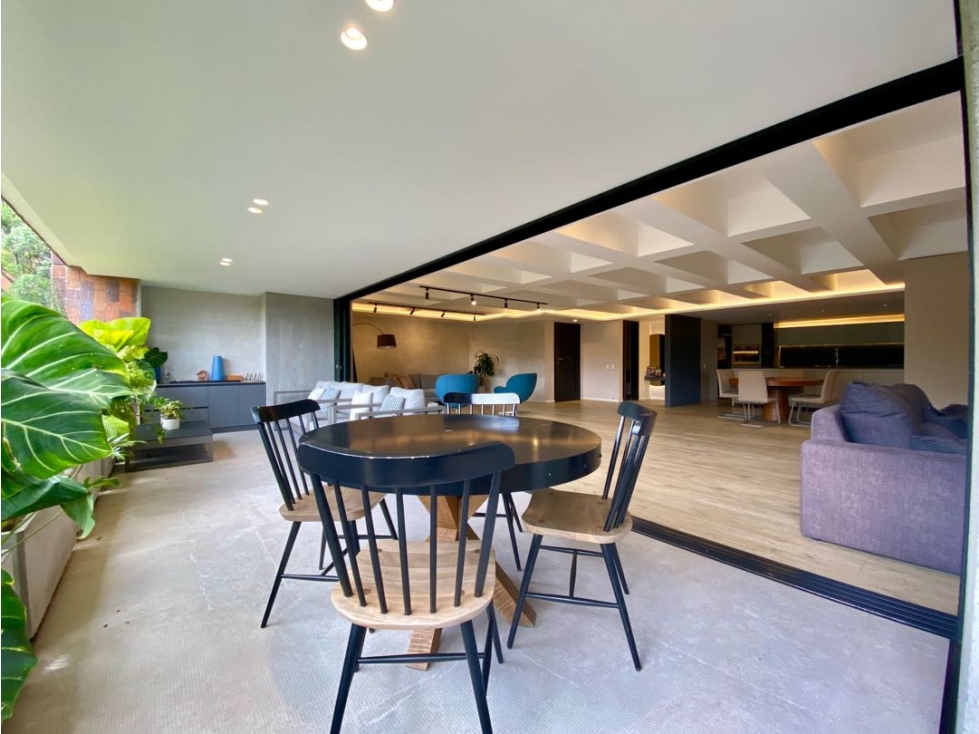 VENTA DE APARTAMENTO DE LUJO REMODELADO EN LAS LOMAS EL POBLADO — foto 2