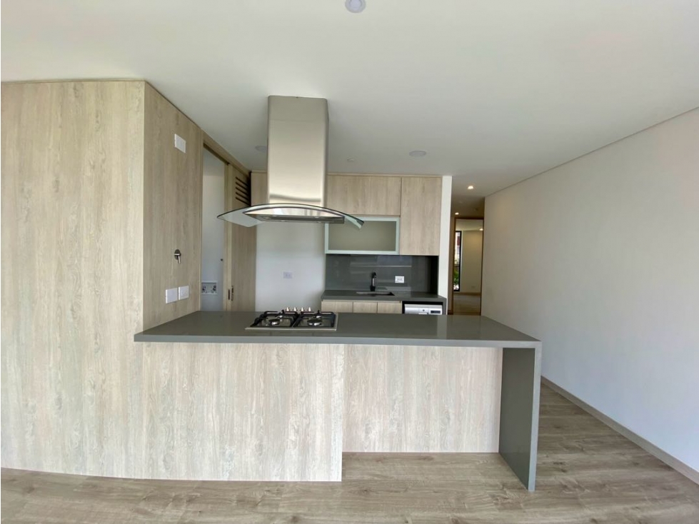 VENDEMOS APARTAMENTO NUEVO EN ALTOS DEL POBLADO — foto 2