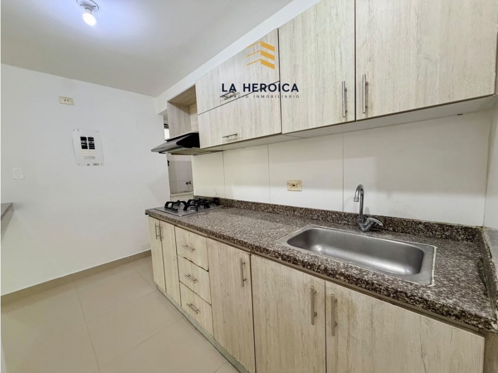VENDEMOS APARTAMENTO EN COUNTRY CLUB HOUSE — foto 4