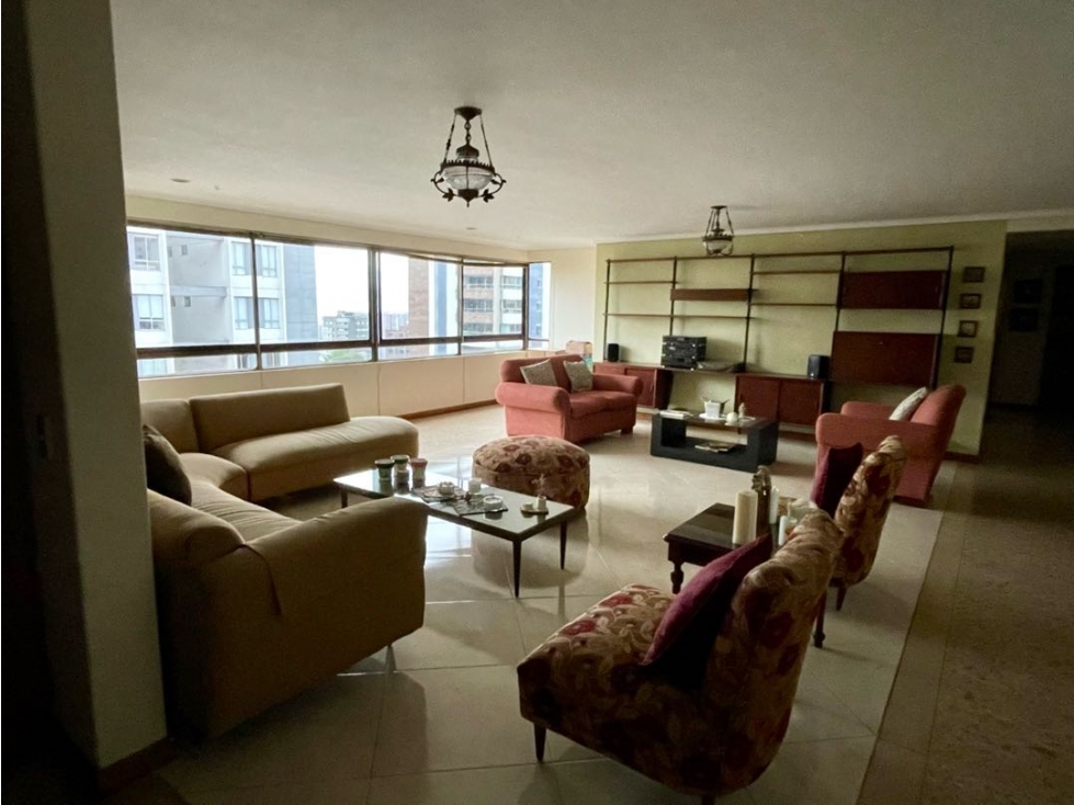 VENDEMOS APARTAMENTO EN EL POBLADO CASTROPOL