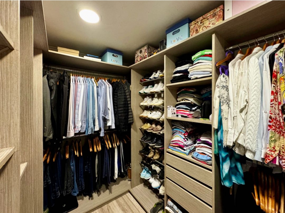 VENDEMOS APARTAMENTO REMODELADO MILLA DE ORO EN UNIDAD FAMILIAR — foto 5