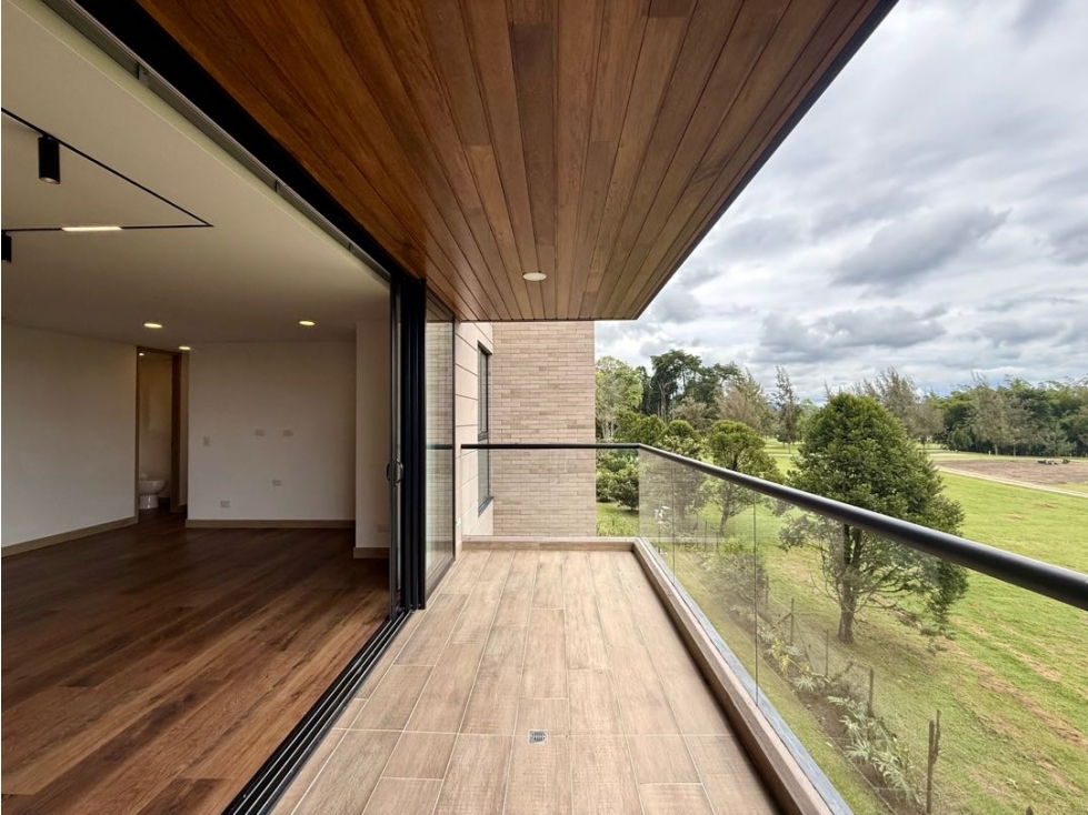 VENDEMOS APARTAMENTO EN LLANOGRANDE CON VISTA AL CAMPO DE GOLF — foto 2