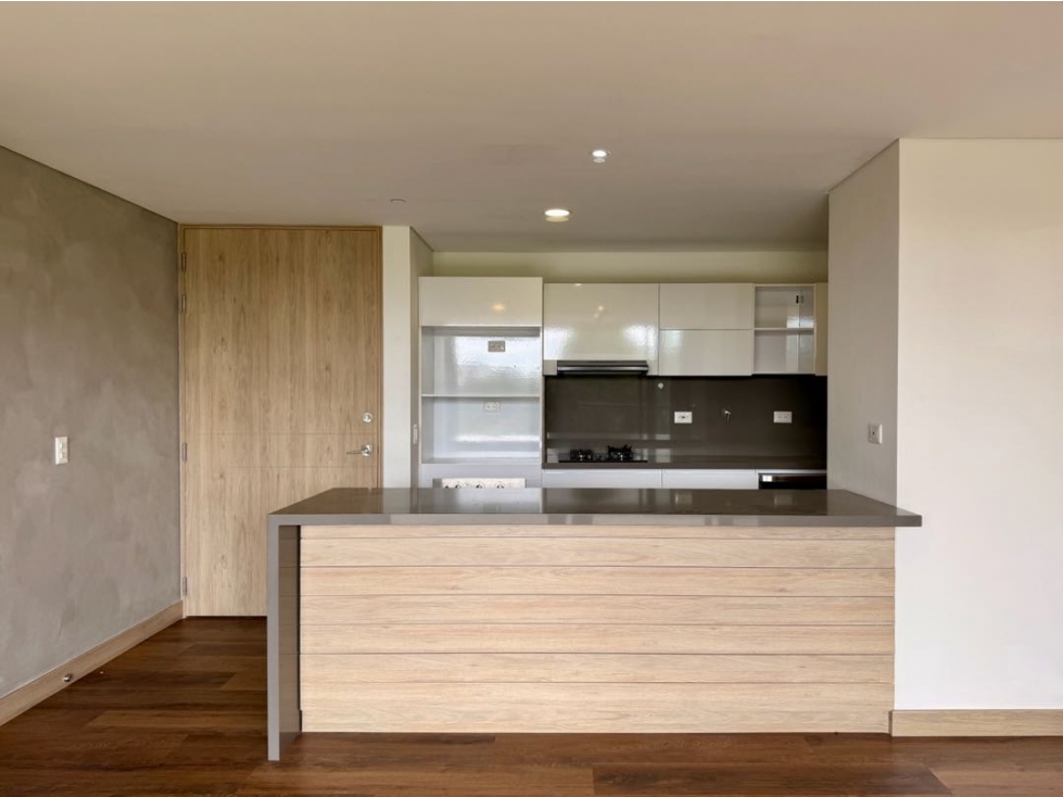 VENDEMOS APARTAMENTO EN LLANOGRANDE CON VISTA AL CAMPO DE GOLF — foto 3