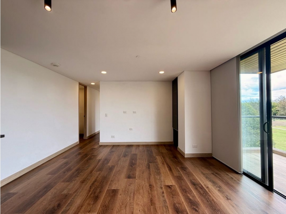 VENDEMOS APARTAMENTO EN LLANOGRANDE CON VISTA AL CAMPO DE GOLF — foto 6