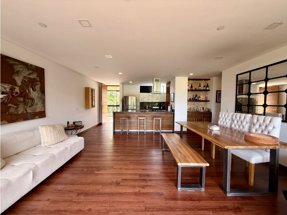 VENDEMOS APARTAMENTO EN LLANOGRANDE CON GRAN TERRAZA QUE MIRA AL GOLF — foto 4