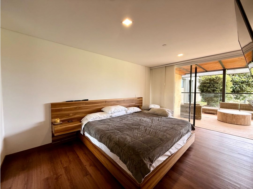 VENDEMOS APARTAMENTO EN LLANOGRANDE CON GRAN TERRAZA QUE MIRA AL GOLF — foto 5