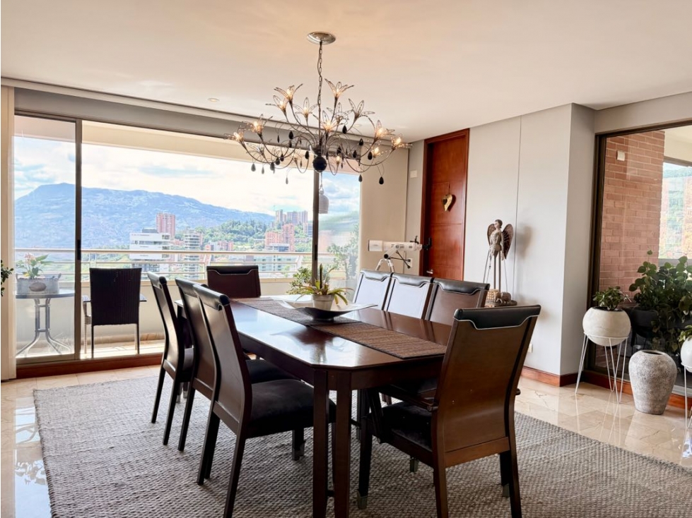VENDEMOS APARTAMENTO ILUMINADO Y CON SUPER VISTA CALLE 10 POBLADO — foto 3