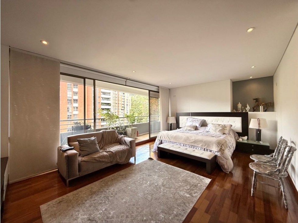 VENDEMOS APARTAMENTO ILUMINADO Y CON SUPER VISTA CALLE 10 POBLADO — foto 6