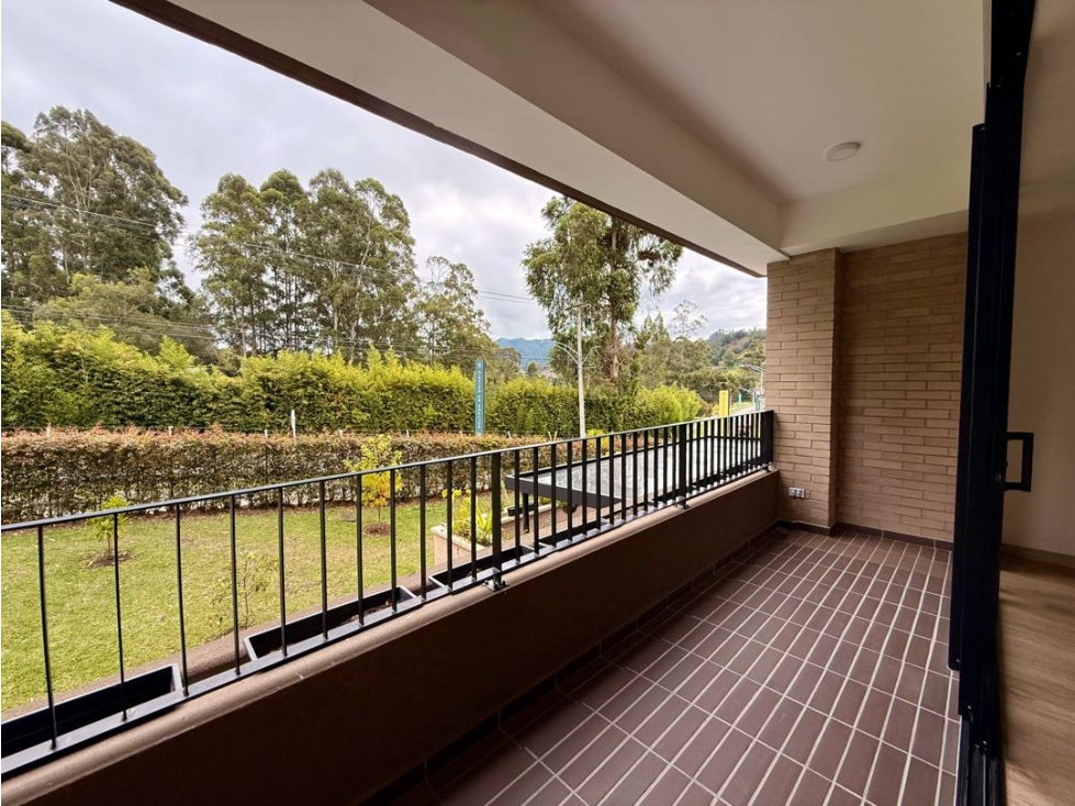 VENDEMOS APARTAMENTO MODERNO EL RETIRO — foto 2