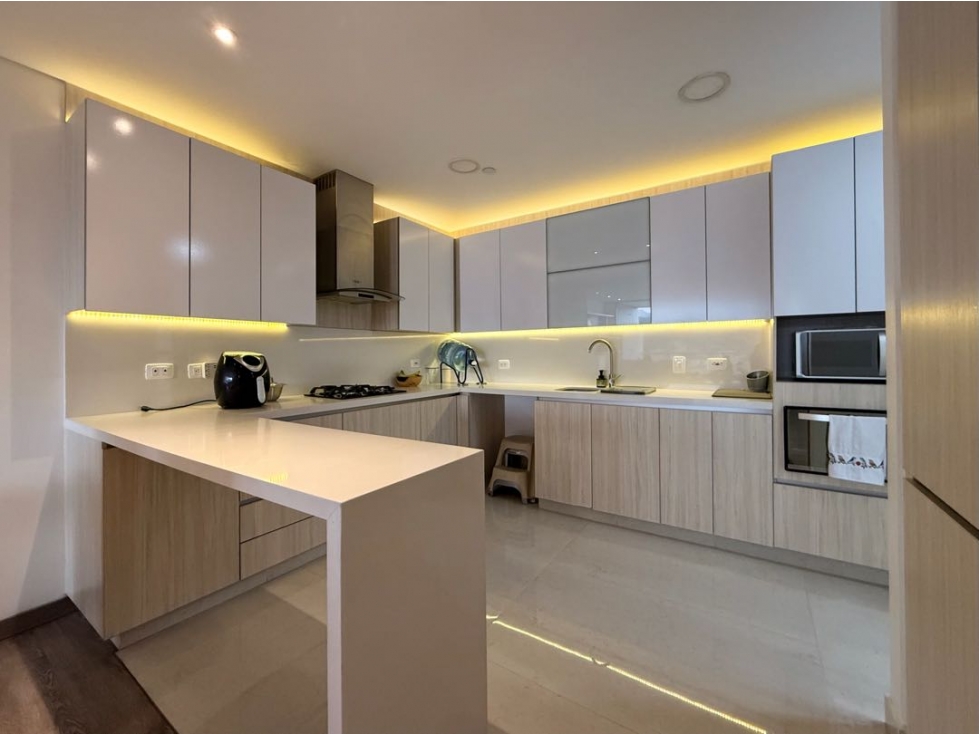 VENDEMOS APARTAMENTO MODERNO PISO ALTO CON VISTA SECTOR BENEDICTINOS — foto 3