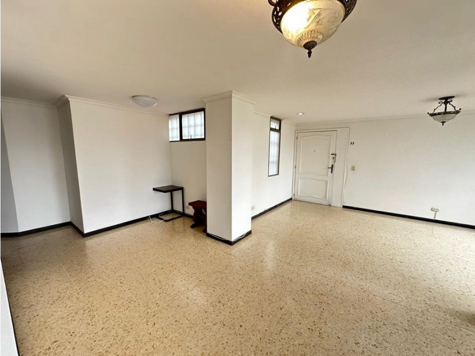 VENDEMOS APARTAMENTO PARA REMODELAR SECTOR LOS YARUMOS - POBLADO — foto 2