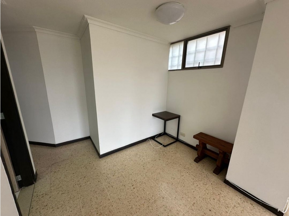 VENDEMOS APARTAMENTO PARA REMODELAR SECTOR LOS YARUMOS - POBLADO — foto 3