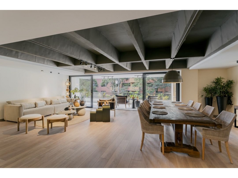 VENDEMOS APARTAMENTO REMODELADO CON AMPLIAS TERRAZAS EN EL POBLADO — foto 2