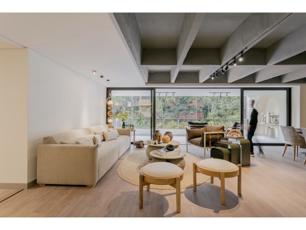 VENDEMOS APARTAMENTO REMODELADO CON AMPLIAS TERRAZAS EN EL POBLADO — foto 3