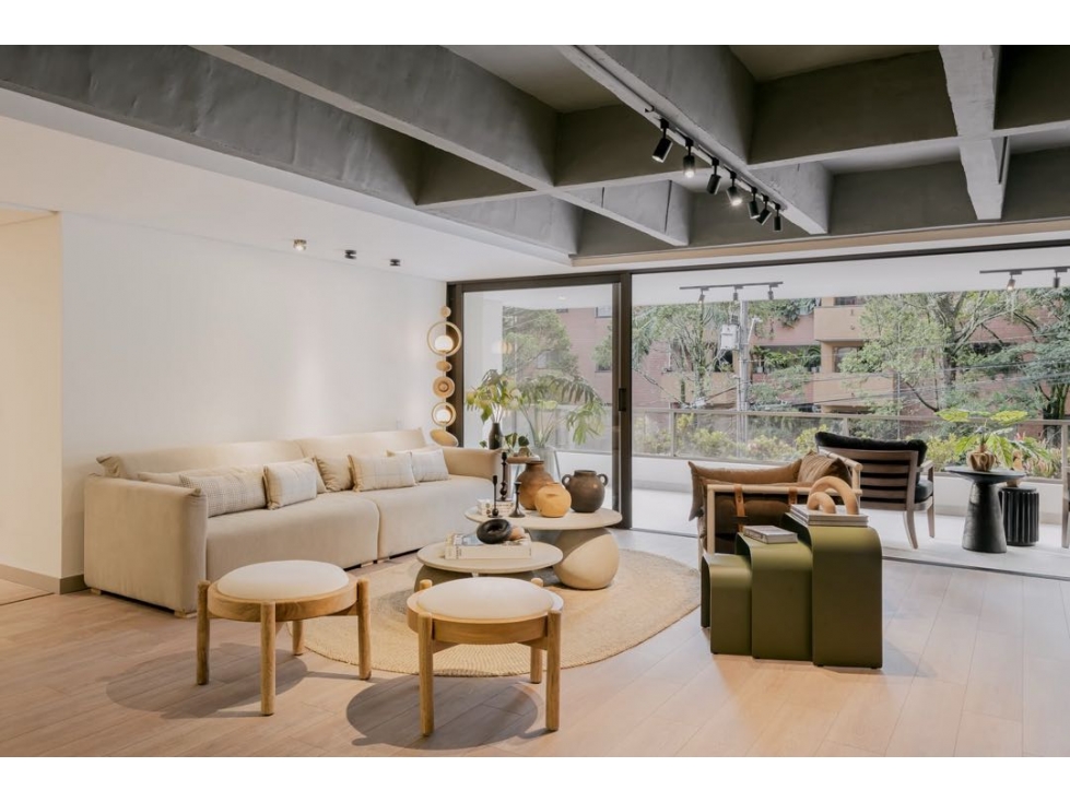VENDEMOS APARTAMENTO REMODELADO CON AMPLIAS TERRAZAS EN EL POBLADO — foto 4
