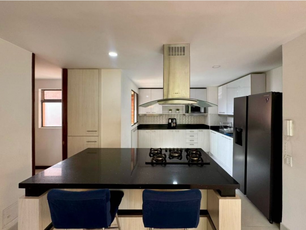 VENDEMOS APARTAMENTO REMODELADO SECTOR BALSOS CON VISTA VERDE — foto 3