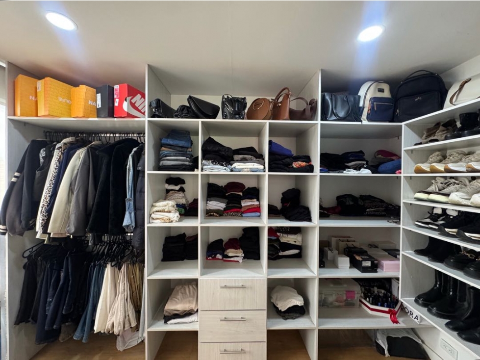 VENDEMOS APARTAMENTO REMODELADO SECTOR BALSOS CON VISTA VERDE — foto 6