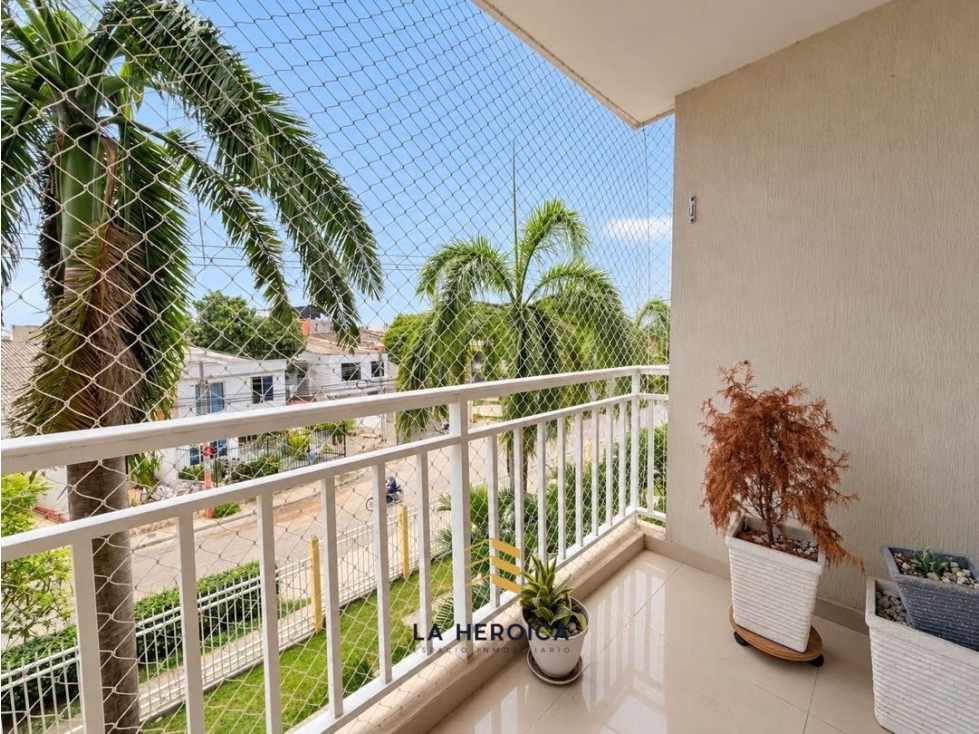 VENDEMOS APARTAMENTO REMODELADO EN PLAZUELA MAYOR