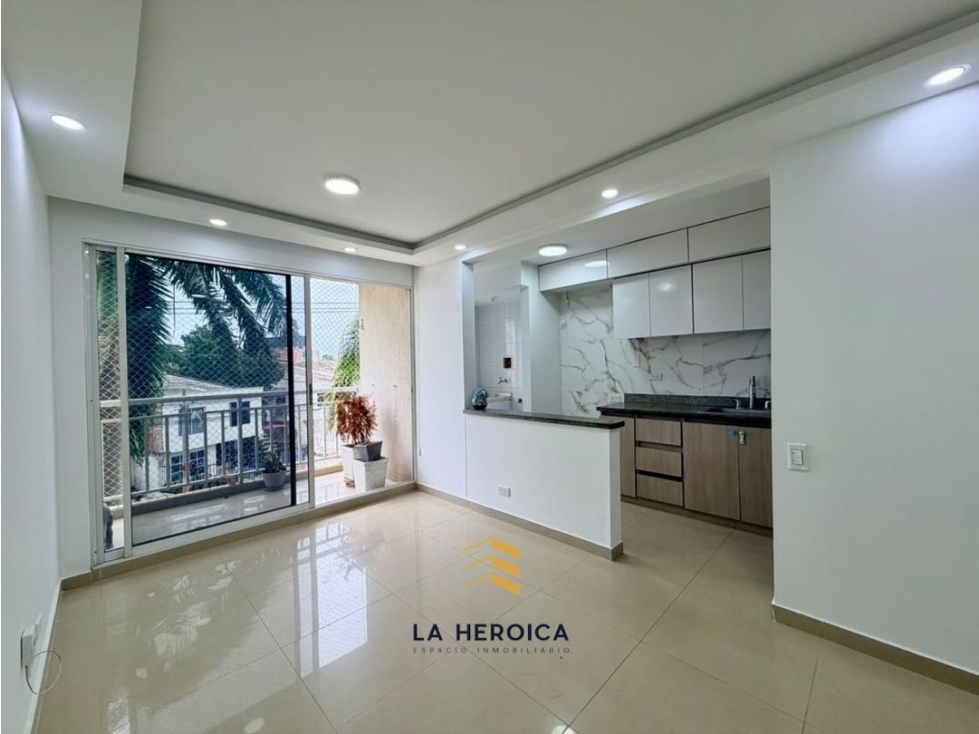 VENDEMOS APARTAMENTO REMODELADO EN PLAZUELA MAYOR — foto 3