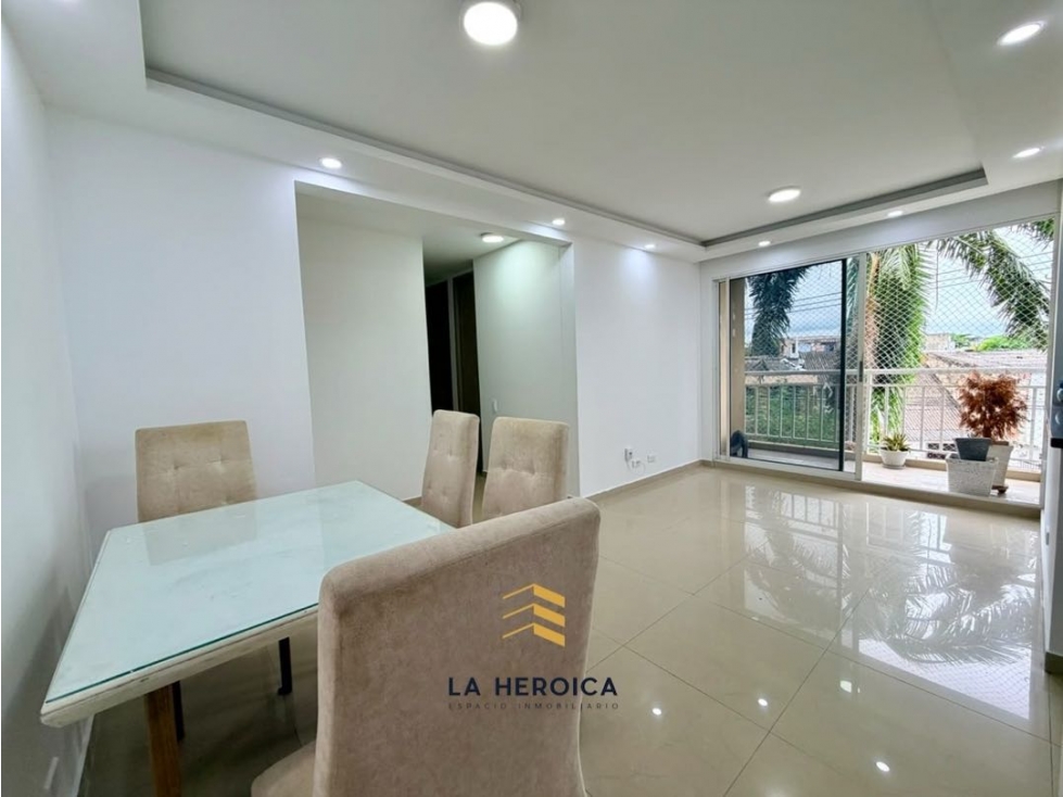 VENDEMOS APARTAMENTO REMODELADO EN PLAZUELA MAYOR — foto 4