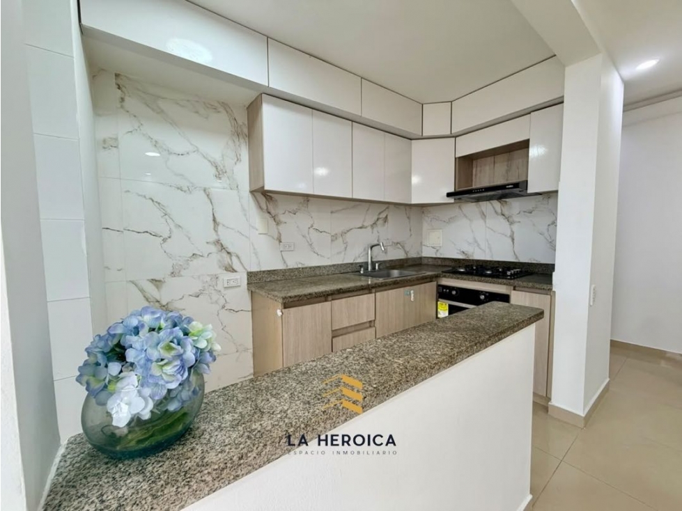 VENDEMOS APARTAMENTO REMODELADO EN PLAZUELA MAYOR — foto 5