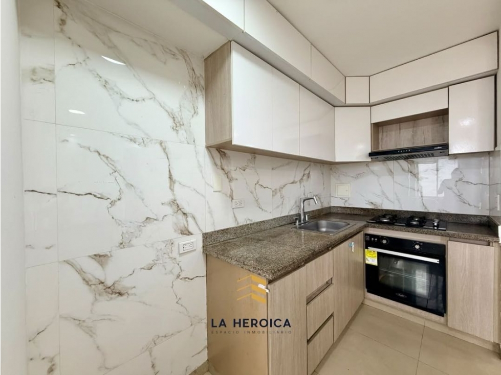 VENDEMOS APARTAMENTO REMODELADO EN PLAZUELA MAYOR — foto 6