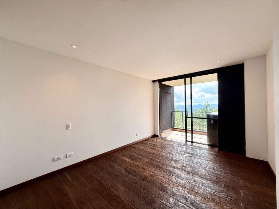 VENDEMOS APARTAMENTO SIERRAGRANDE CON VISTA VERDE — foto 3
