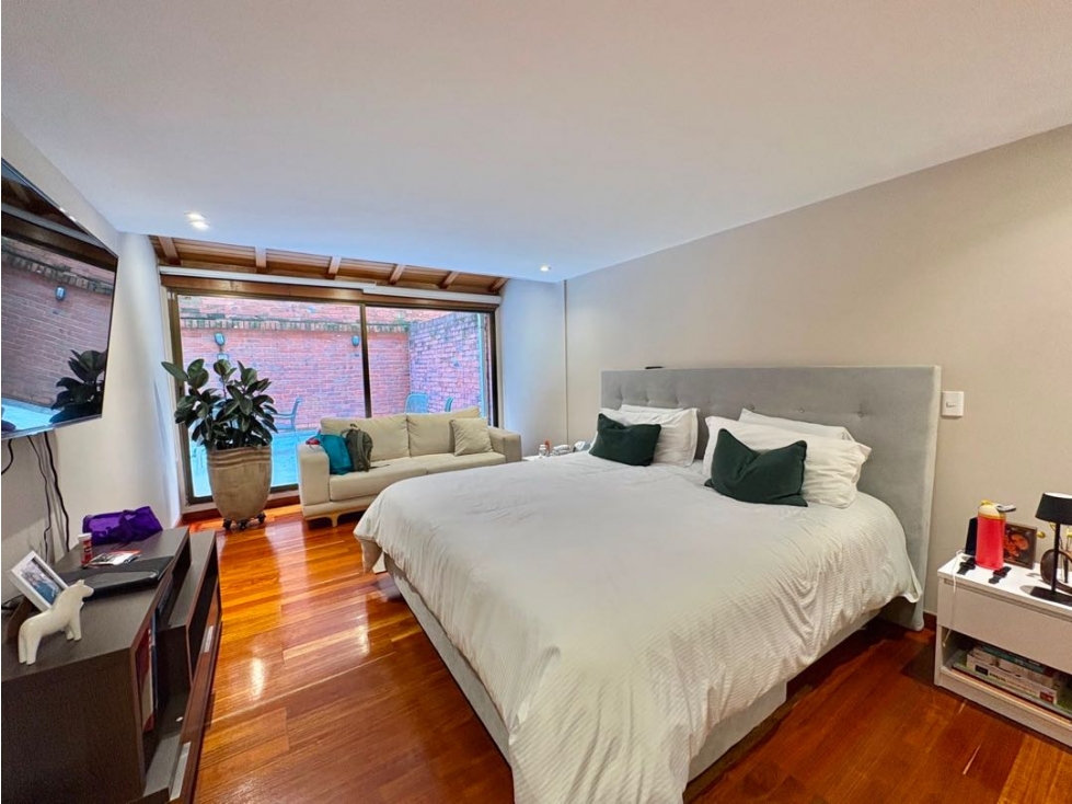VENDEMOS APTO. REMODELADO CON TERRAZA EN ROSALES — foto 5