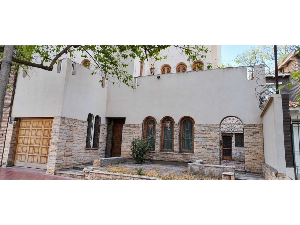 Casa en Venta a refaccionar a mts de Emilio Civit, Ciudad, Mendoza.