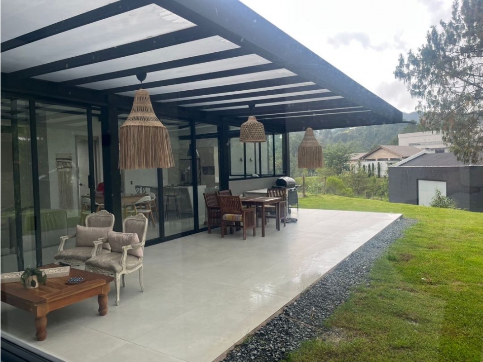 VENDEMOS CASA CAMPESTRE EN EL ALTO DEL ESCOBERO, ENVIGADO — foto 2