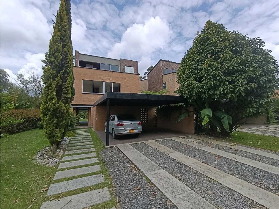 VENDEMOS CASA CAMPESTRE LLANOGRANDE UNIDAD CERRADA A 3 MIN DE JARDINES