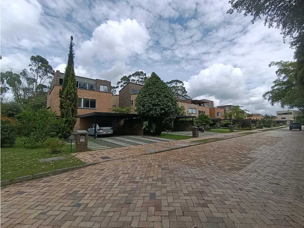 VENDEMOS CASA CAMPESTRE LLANOGRANDE UNIDAD CERRADA A 3 MIN DE JARDINES — foto 2