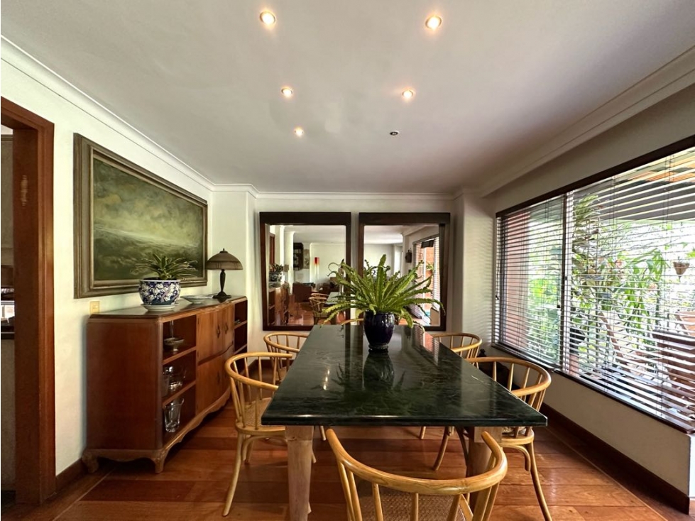 VENDEMOS CASA con 3 niveles en urbanización cerrada sector San Lucas — foto 2