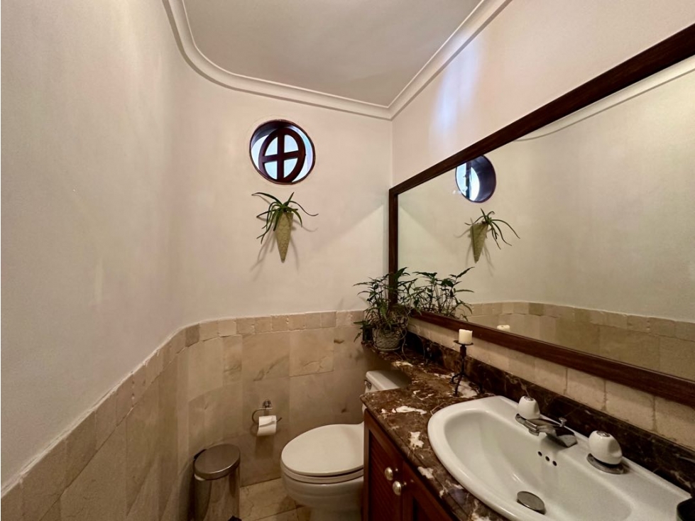VENDEMOS CASA con 3 niveles en urbanización cerrada sector San Lucas — foto 5