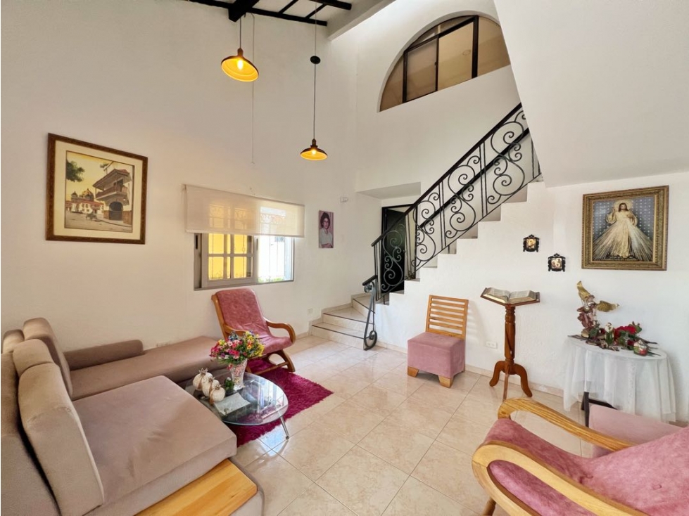 Vendemos CASA 4 alcobas + apartasuite para rentar en Manga Cartagena