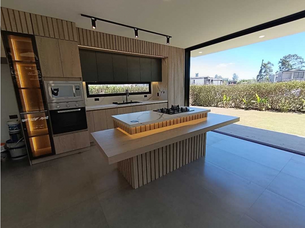 VENDEMOS CASA DE 182m² CON ZONA VERDE EN UNIDAD CERRADA LLANOGRANDE — foto 5