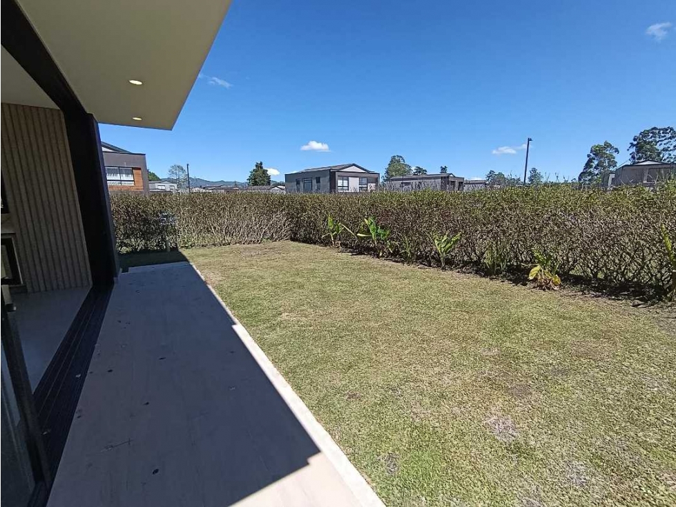 VENDEMOS CASA DE 182m² CON ZONA VERDE EN UNIDAD CERRADA LLANOGRANDE — foto 6