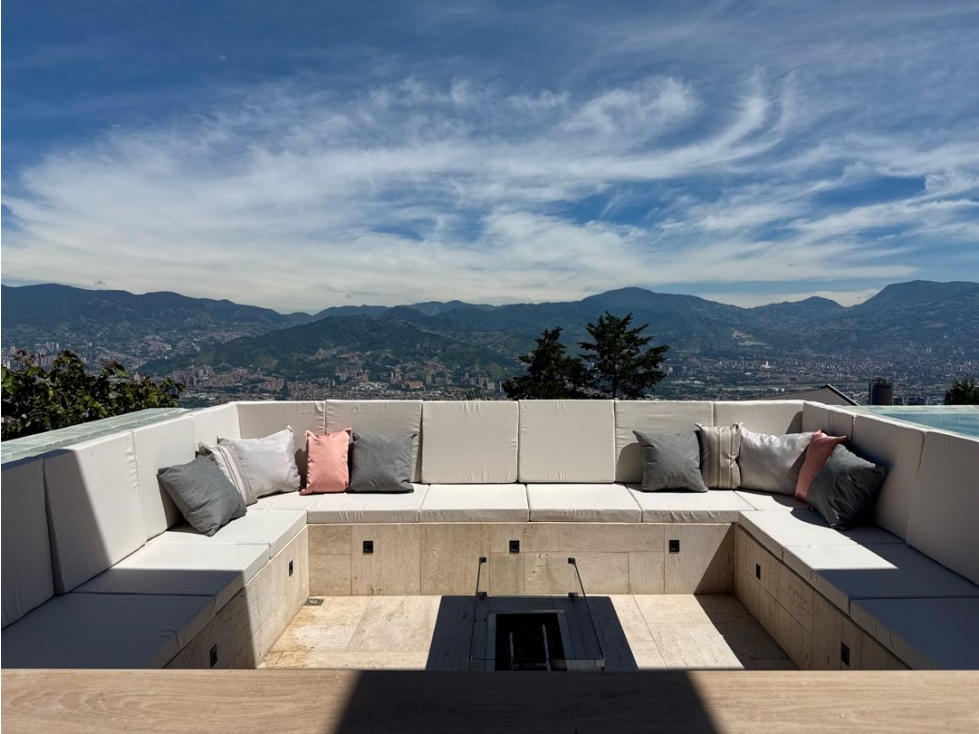 VENDEMOS CASA DE LUJO PARA ESTRENAR CON SÚPER VISTA EN UNIDAD CERRADA — foto 2