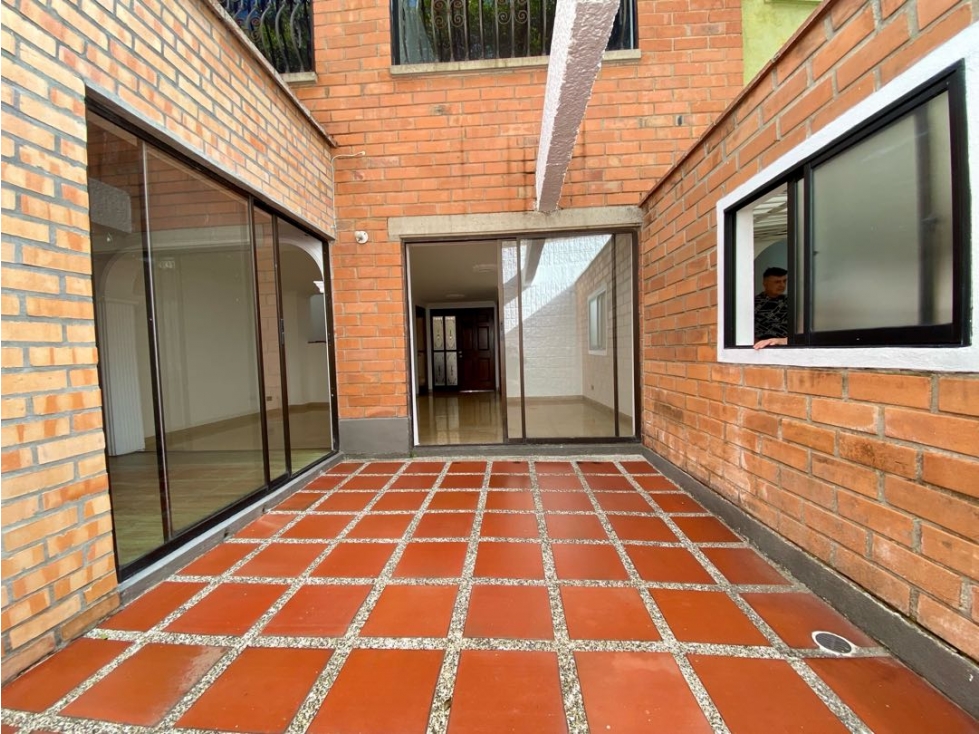 VENDEMOS CASA EN ENVIGADO SECTOR MALL LA SEBASTIANA — foto 2