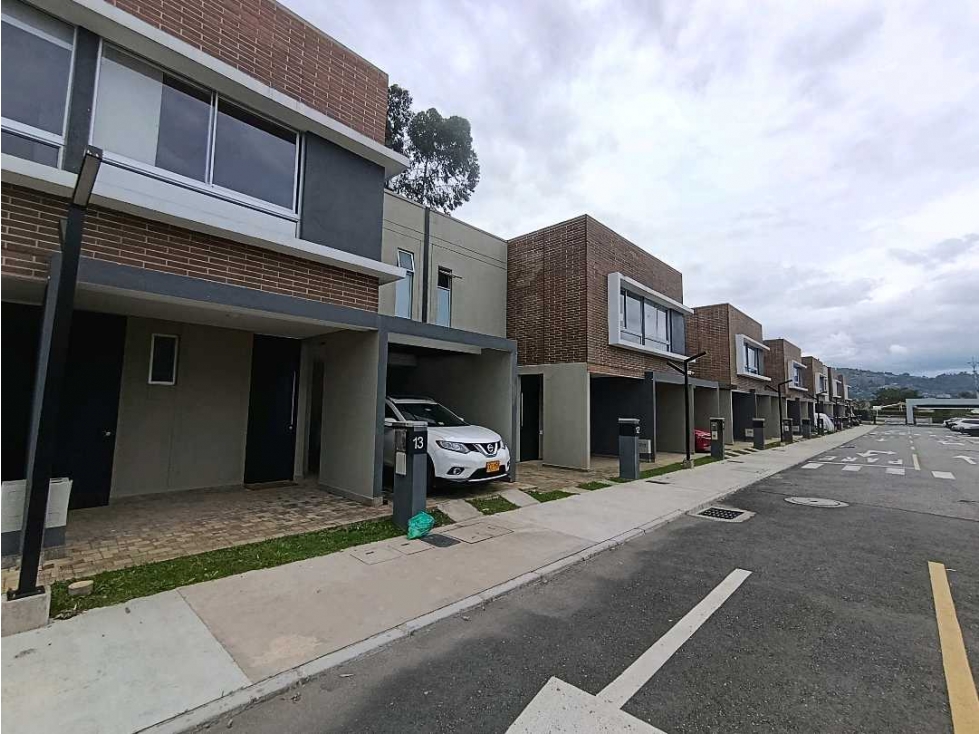 VENDEMOS CASA EN LA CEJA 137m² CON JARDÍN PRIVADO EN UNIDAD CERRADA — foto 2