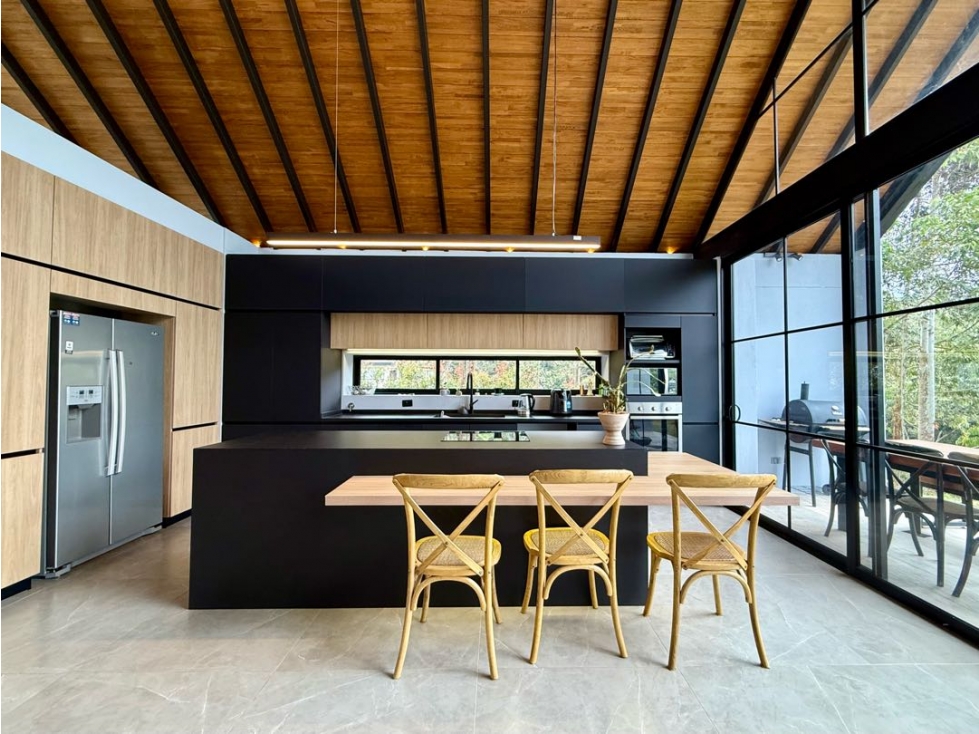 VENDEMOS CASA EN UNIDAD 1 NIVEL MUY NUEVA ENTRE LLANOGRANDE/EL RETIRO — foto 3