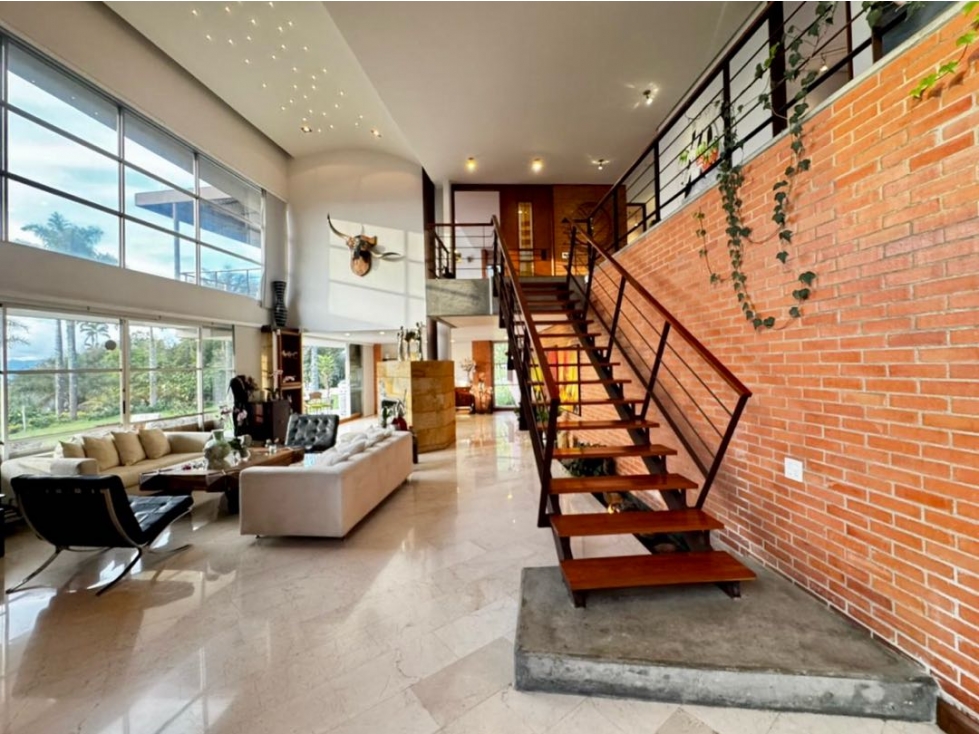 VENDEMOS CASA EN UNIDAD CERRADA SECTOR TESORO CON SUPER VISTA — foto 2