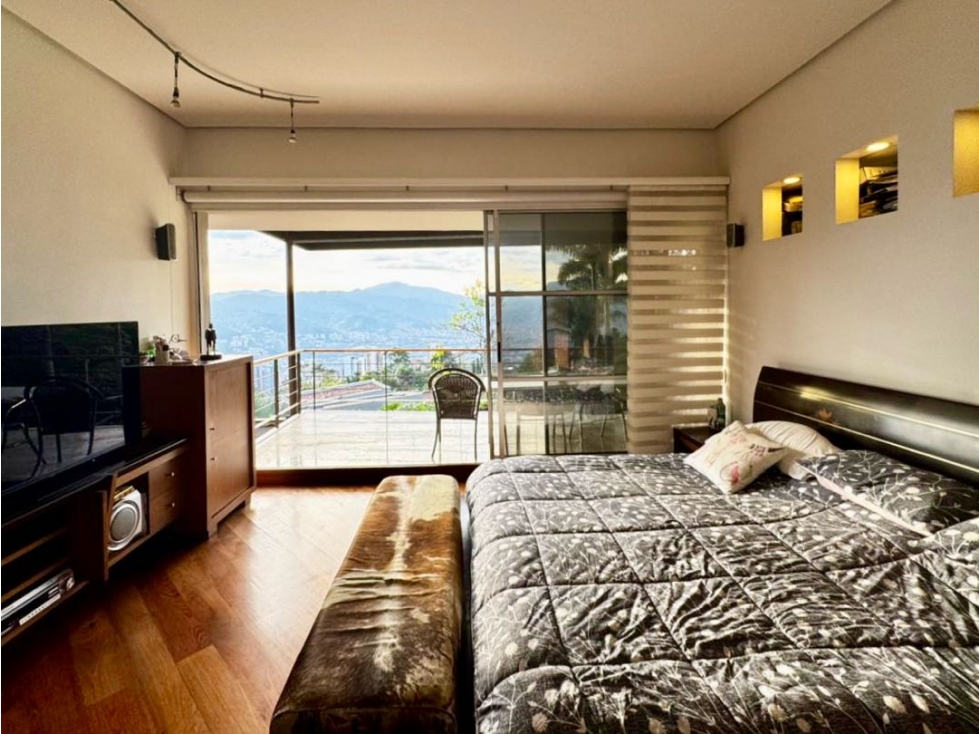 VENDEMOS CASA EN UNIDAD CERRADA SECTOR TESORO CON SUPER VISTA — foto 3