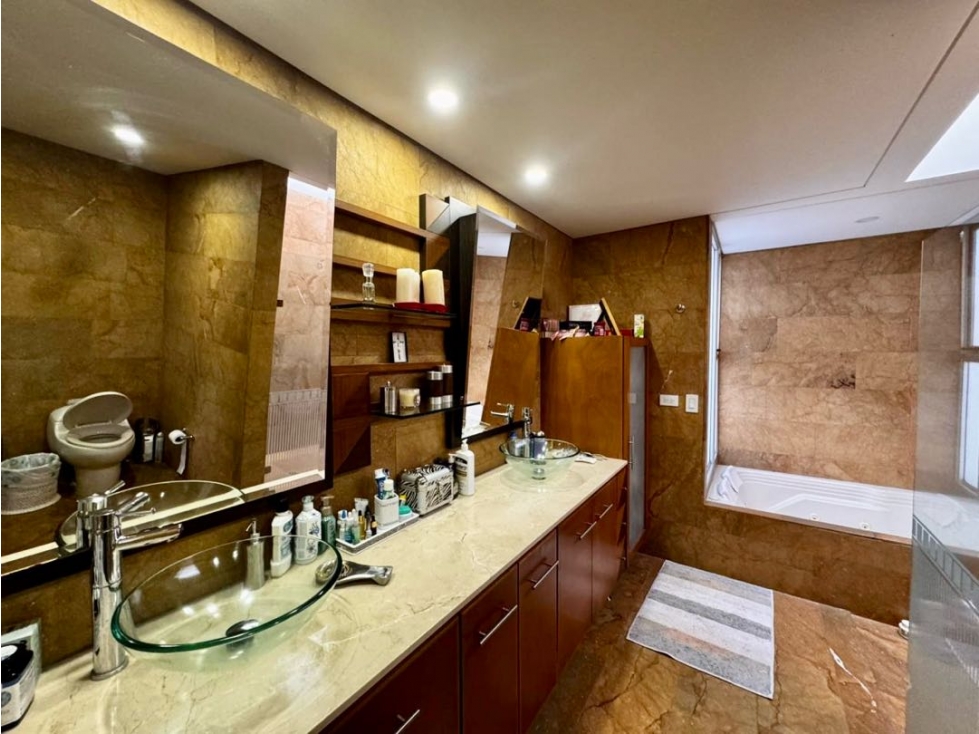 VENDEMOS CASA EN UNIDAD CERRADA SECTOR TESORO CON SUPER VISTA — foto 4