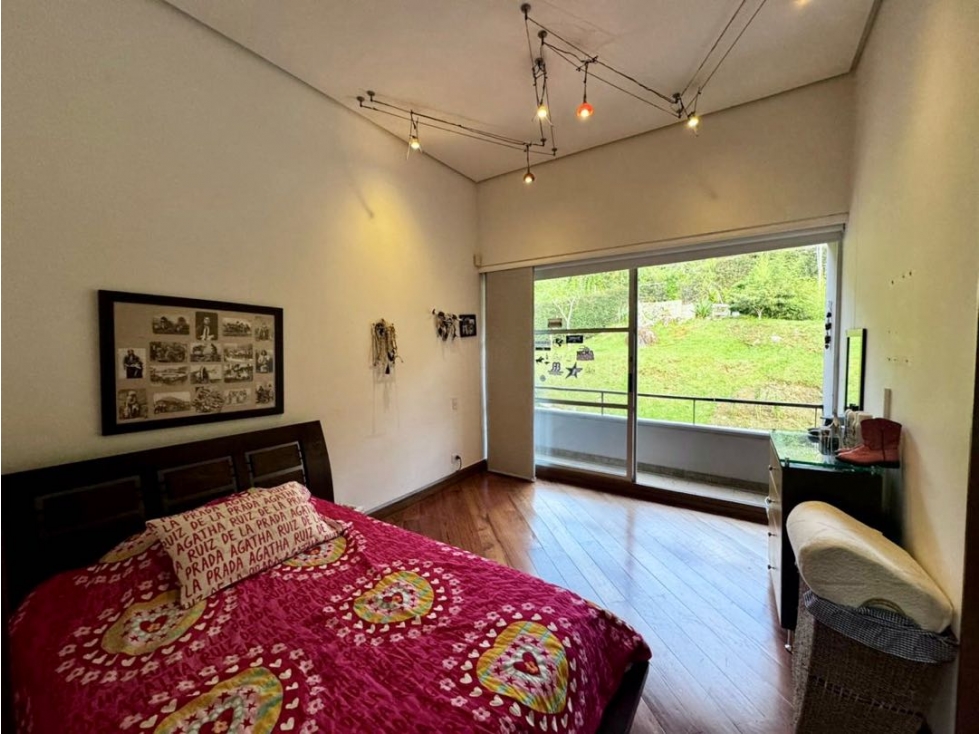 VENDEMOS CASA EN UNIDAD CERRADA SECTOR TESORO CON SUPER VISTA — foto 5