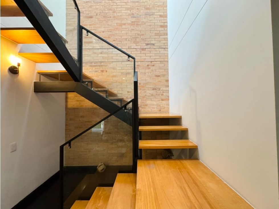 VENDEMOS CASA EN UNIDAD CERRADA CERCA AL MONTESSORI — foto 4