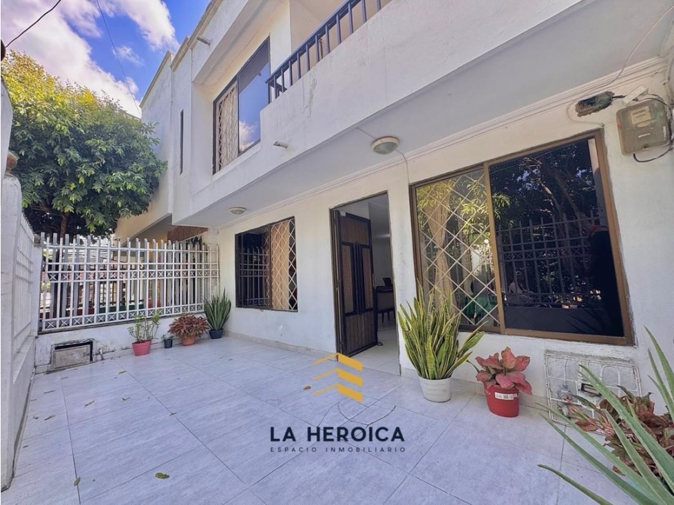 VENDEMOS CASA EN URBANIZACIÓN VILLA DEL SOL