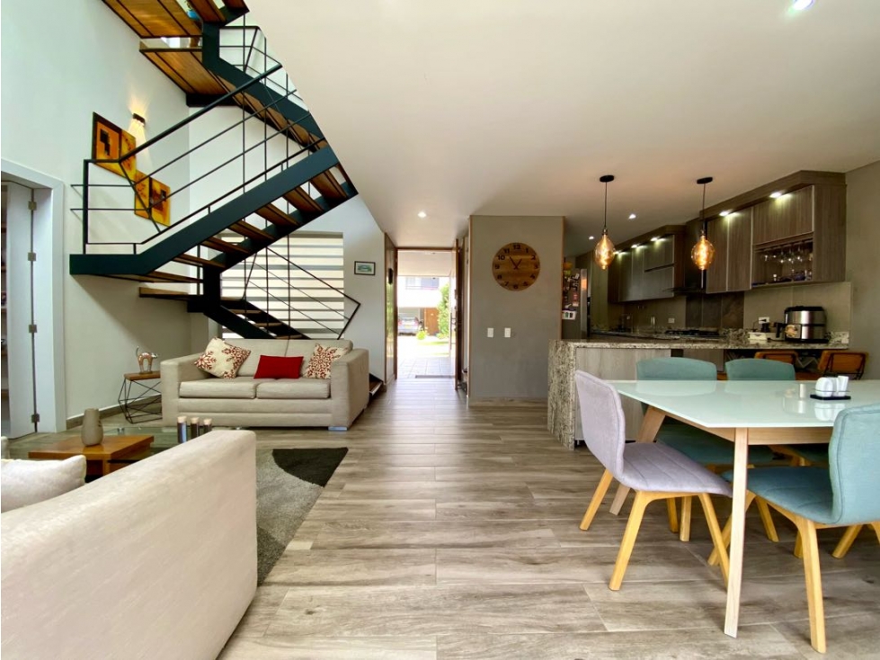 VENTA DE CASA MODERNA EN UNIDAD CERRADA RIONEGRO - EL PORVENIR